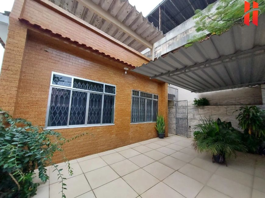 EXCELENTE CASA DUPLEX COM 180M² E TERRENO AMPLO AO LADO COM 220M².