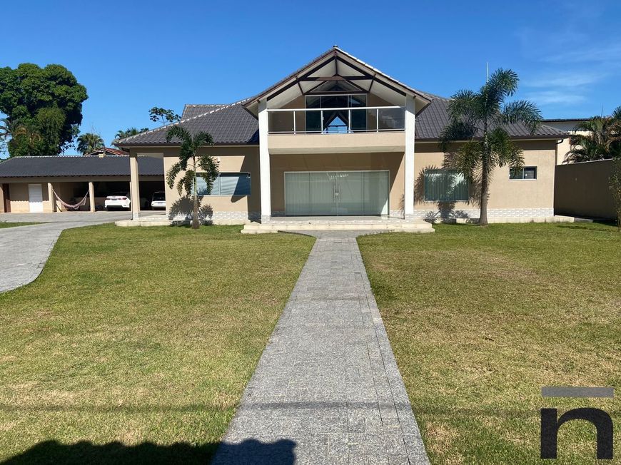Casa com 5 quartos e 1000m² no Parque Equitativa/Duque de Caxias