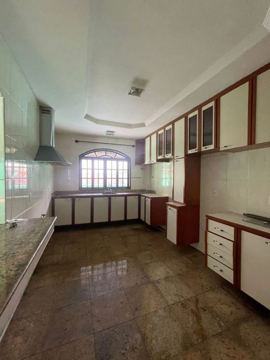 Imóvel para venda tem 270 metros quadrados com 3 quartos