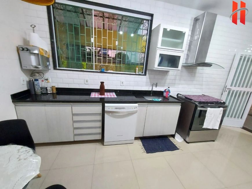 Excelente CASA TRIPLEX com 250m²