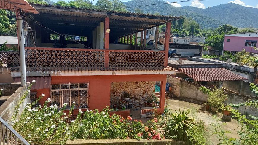 Excelente casa com 3qts e piscina na Taquara/Duque de Caxias