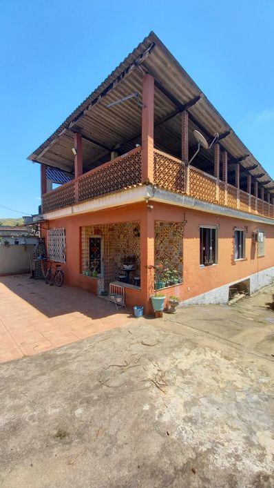 Excelente casa com 3qts e piscina na Taquara/Duque de Caxias