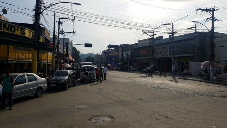 Oportunidade para investidores centro de Santa Cruz da Serra, comercial.