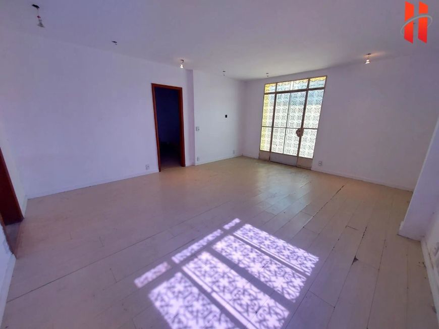 INCRÍVEL CASA TRIPLEX NO JARDIM 25 DE AGOSTO.