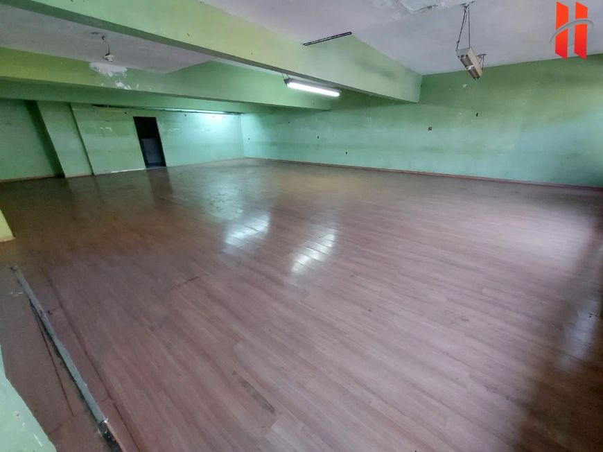SALÃO COMERCIAL EM ANDAR INTEIRO COM MAIS DE 650M².
