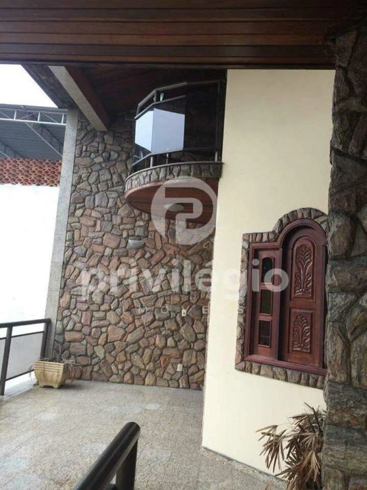 Casa à venda, 7 quartos, 2 suítes, 6 vagas, Centro - Duque de Caxias/RJ