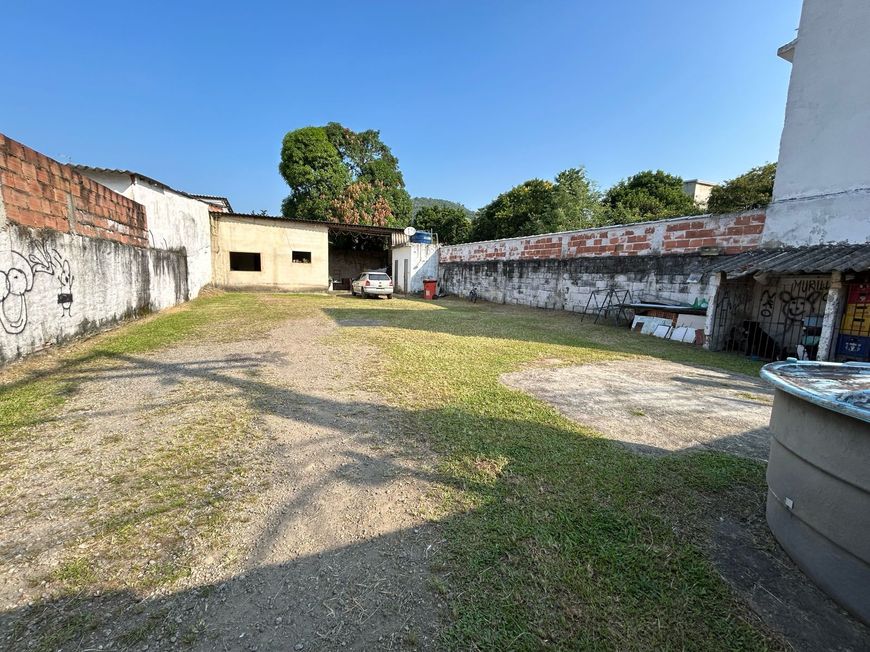 Terreno comercial em Xerém 360m²