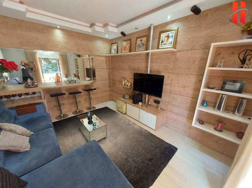 EXCELENTE CASA DUPLEX NO JARDIM 25 DE AGOSTO.