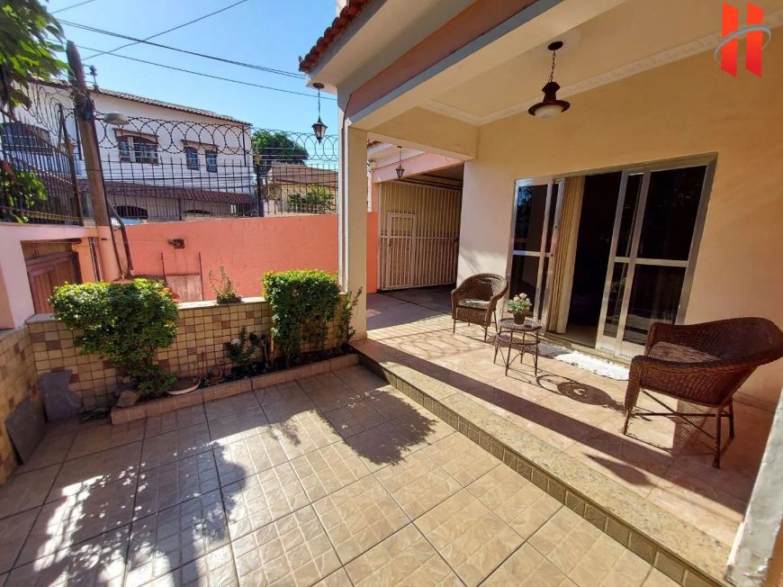 EXCELENTE CASA DUPLEX NO JARDIM 25 DE AGOSTO.