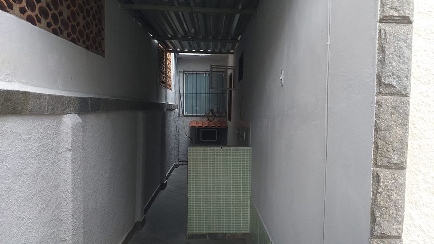 3 Casas para venda com 64 m2 a casa 1 e 48m2 a casa 2, todas com 2 quartos, garagem.