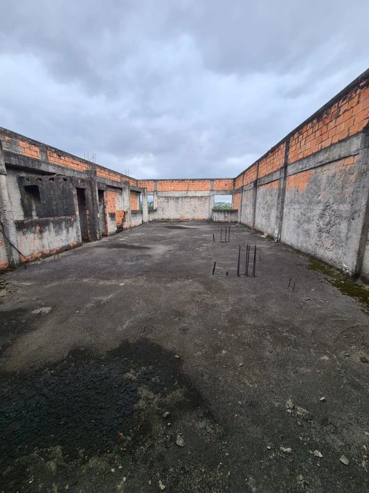 Imóvel para venda tem 1850 metros quadrados em Jardim Vinte e Cinco de Agosto - Duque de Caxias - RJ