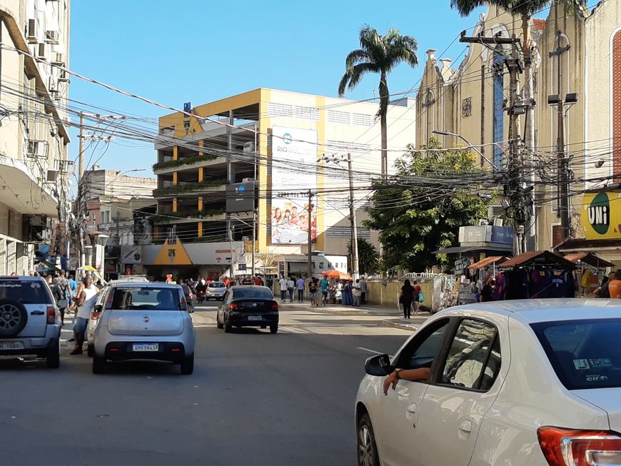 VENDO OU ALUGO LOJA + 2 PAVIMENTOS - 3.000M² - CENTRO DE DUQE DE CAXIAS