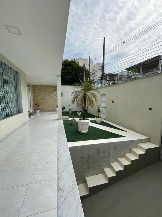 Casa para venda com 420 metros quadrados com 5 quartos