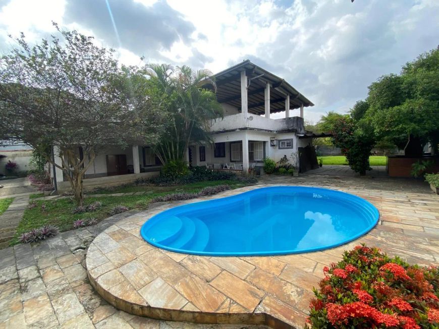Vendo Casarão em Santa Cruz da Serra: R$ 2.000.000.00