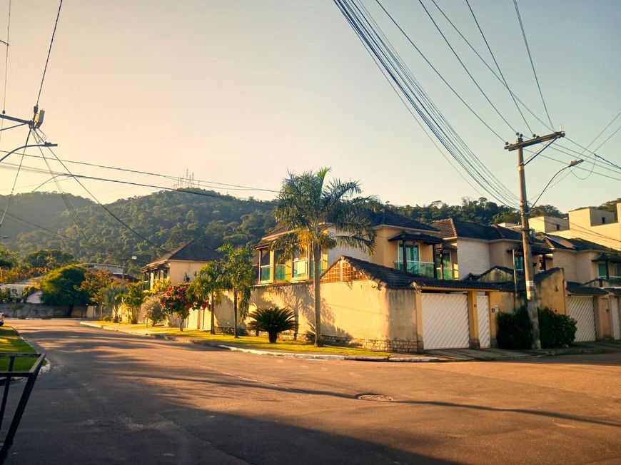 Venda: Casa Duplex com Varandas no Parque Equitativa, Santa Cruz - Opção Mobiliada ou Não