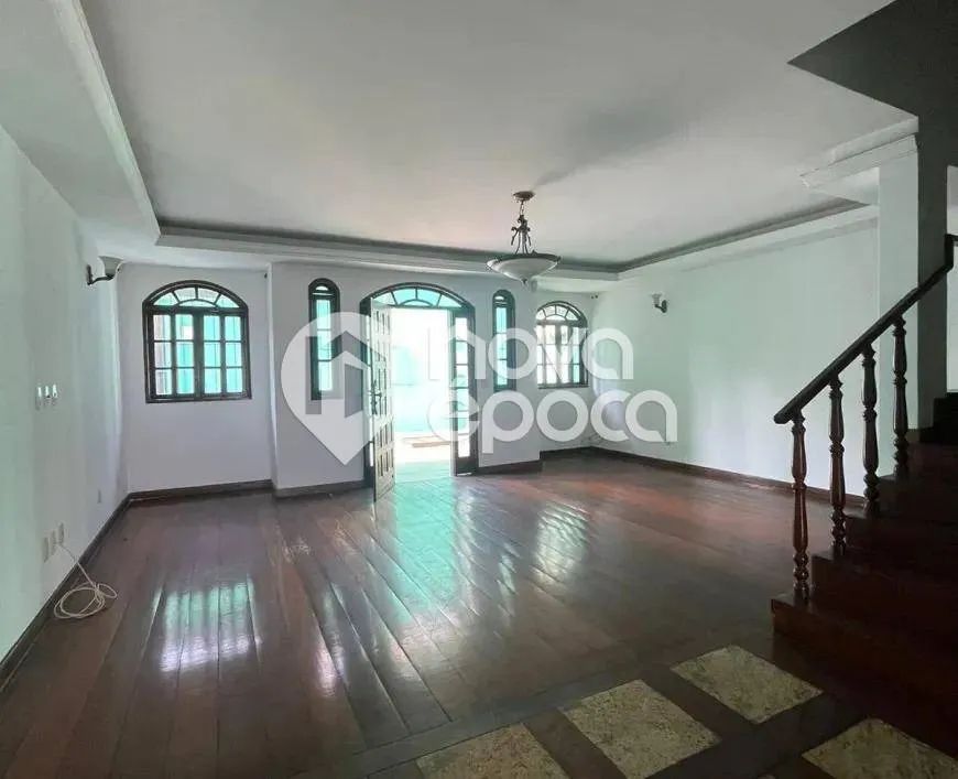 Jardim Vinte e Cinco de Agosto | Casa 3 quartos, sendo 1 suite