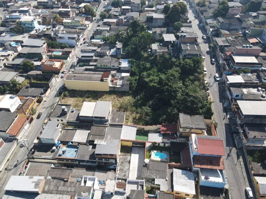 Duque de Caxias/Centro-Terreno 2400 m2 no melhor ponto da cidade. Aceito permuta. Com RGI