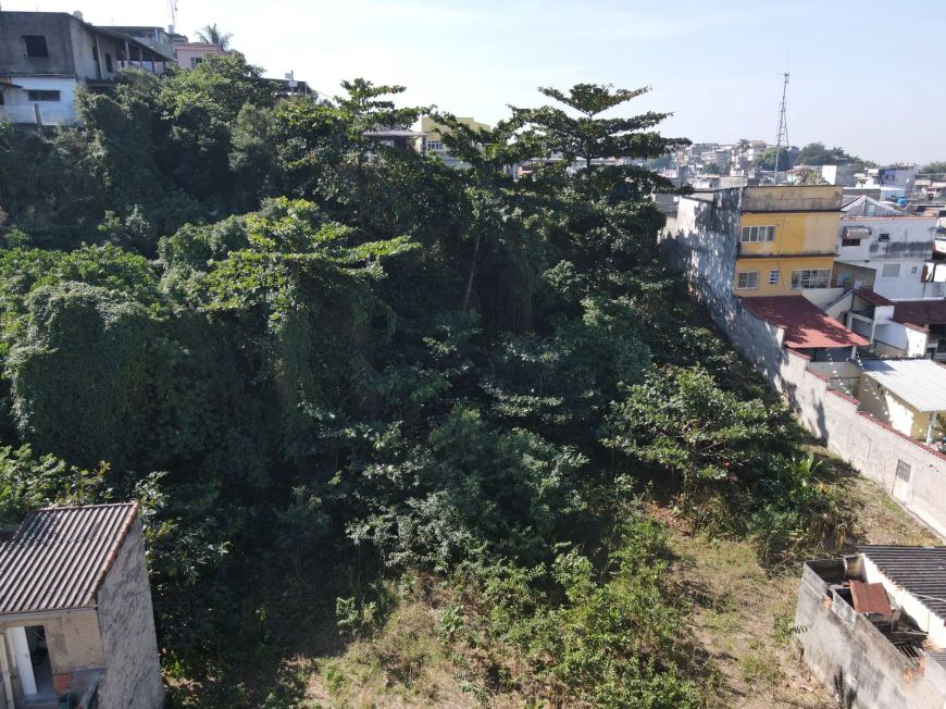 Duque de Caxias/Centro-Terreno 2400 m2 no melhor ponto da cidade. Aceito permuta. Com RGI
