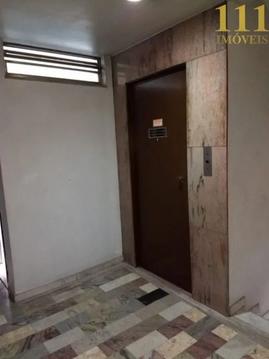 Prédio Residencial com um ponto comercial a venda