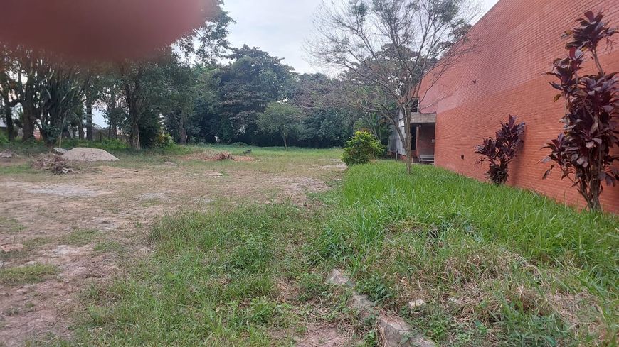 GALPÃO COMERCIAL COM 29.700 M².