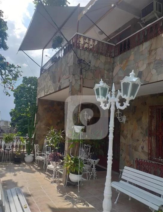 Casa Duplex à venda no bairro Jardim Vinte e Cinco de Agosto em Duque de Caxias / RJ