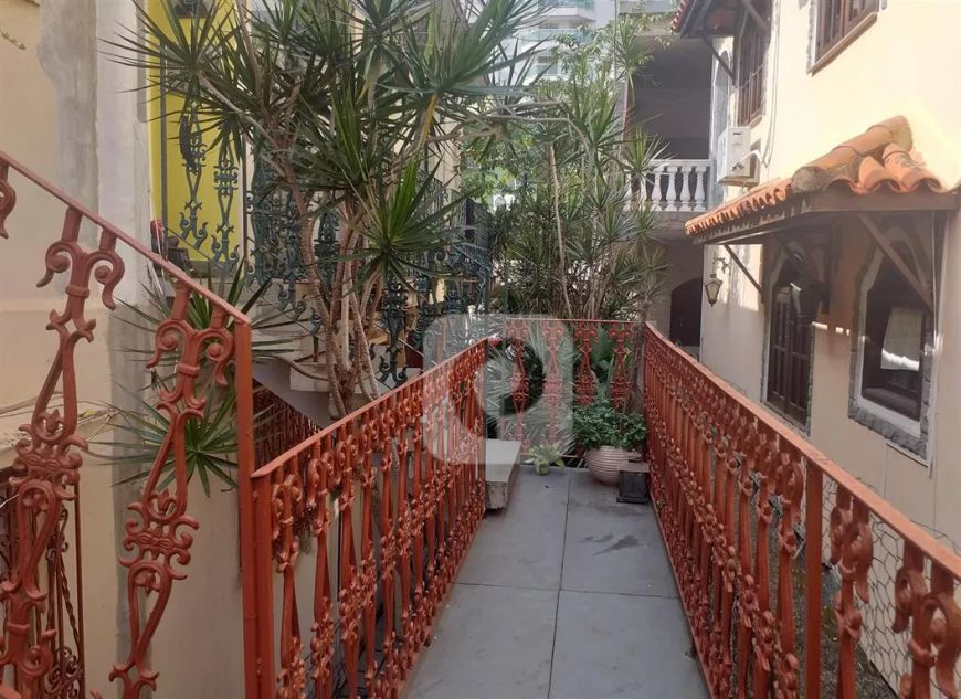 Casa Duplex à venda no bairro Jardim Vinte e Cinco de Agosto em Duque de Caxias / RJ