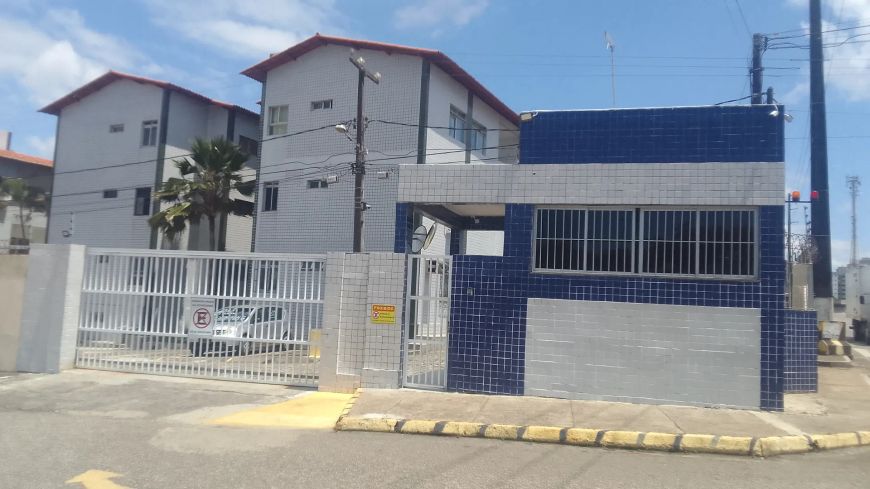 VENDO APARTAMENTO NO BAIRRO DE CANDELÁRIA PRÓXIMO DO PROLONGAMENTO DA PRUDENTE.