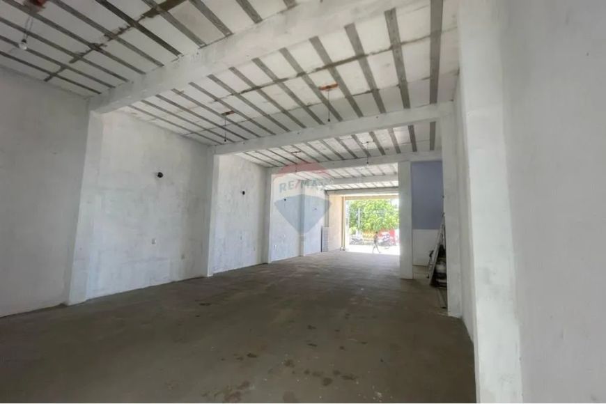 Prédio comercial na Av. Moema Tinoco