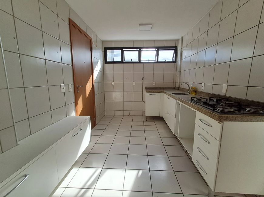 Vendo apartamento com 3 suítes em Candelária - Natal - RN