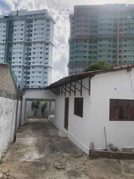 Casa de esquina com 4 quartos sendo 1 suíte em Neópolis - Natal - RN