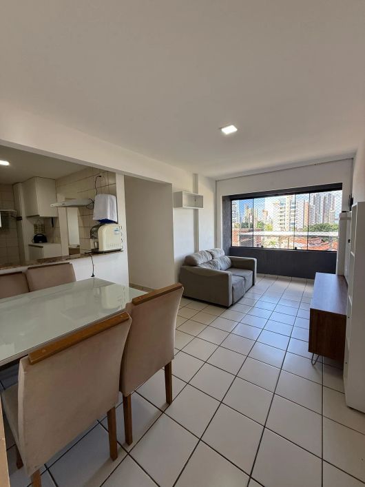 Laise mostra APARTAMENTO POR 2 MIL