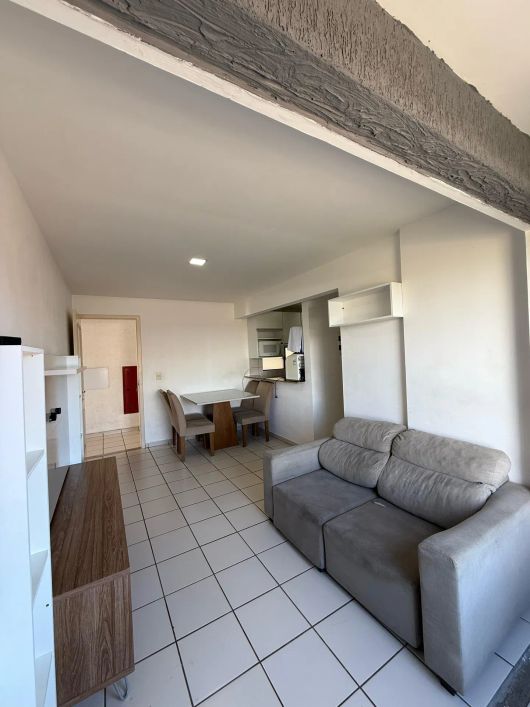 Laise mostra APARTAMENTO POR 2 MIL