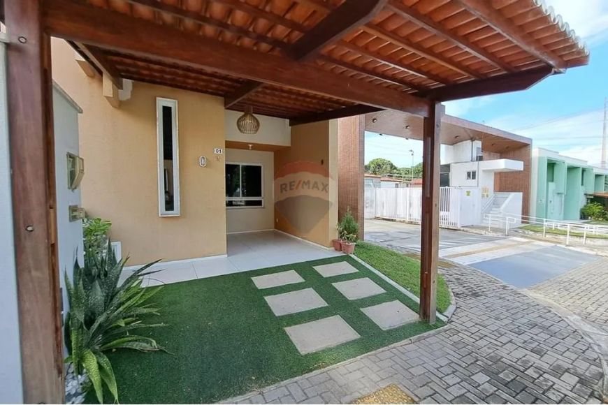 Duplex em condomínio fechado à venda!
