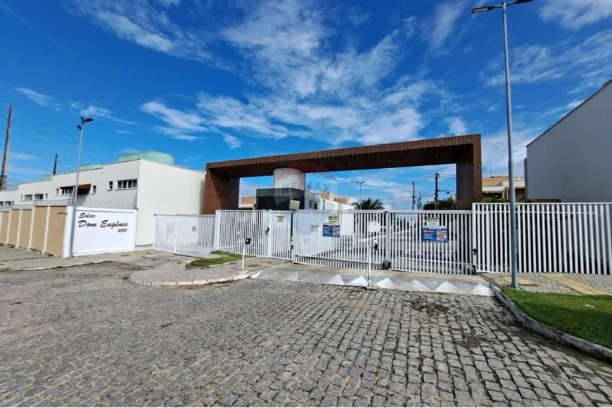 Duplex em condomínio fechado à venda!