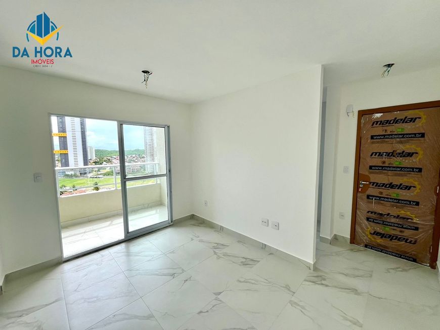 Apartamento com 2 quartos e uma suite, varanda, andar alto, La Playa em Ponta Negra.