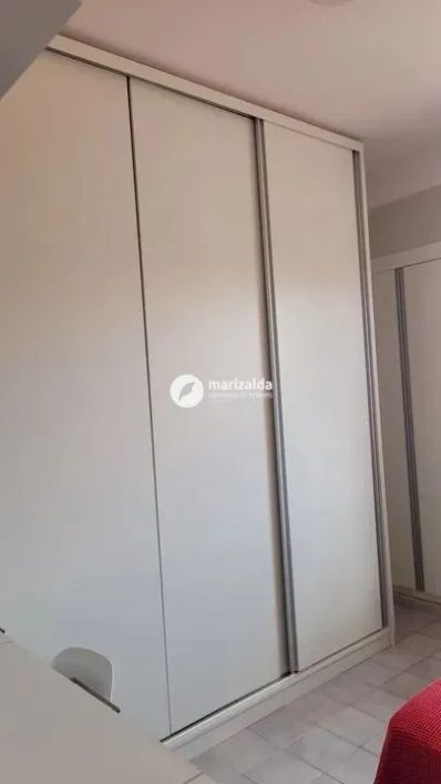Apartamento à venda em Candelária, Natal.