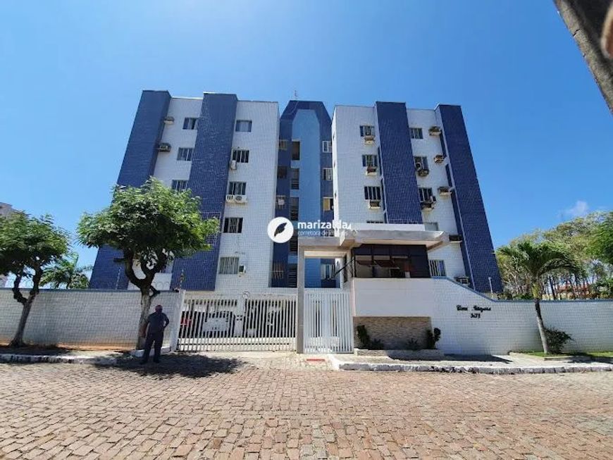 Apartamento à venda em Candelária, Natal.