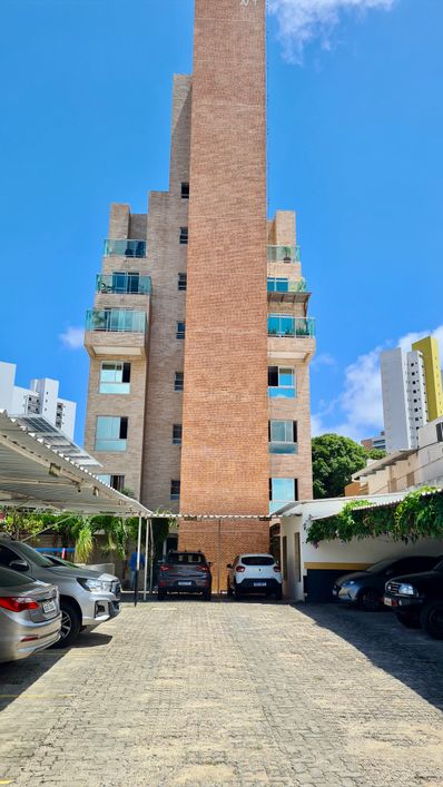 Apto com Excelente mobilia e 3 vagas no coração de Capim Macio