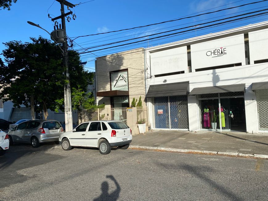Casa para venda possui 144 metros quadrados em Petrópolis - Natal - Rio Grande do Norte