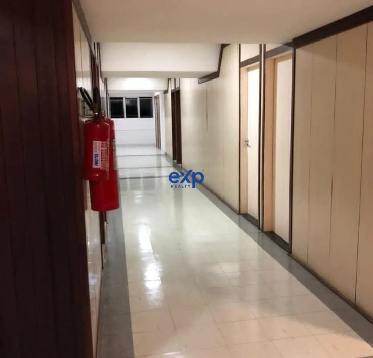 Sala Odontológica Profissional com todos os equipamentos
