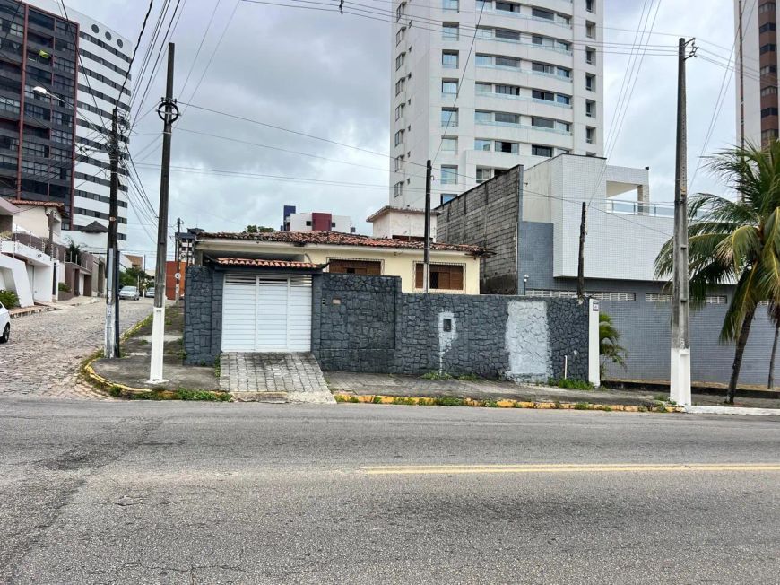 Casa para venda, com 4 quartos, 1 suíte em Candelária - Natal/RN