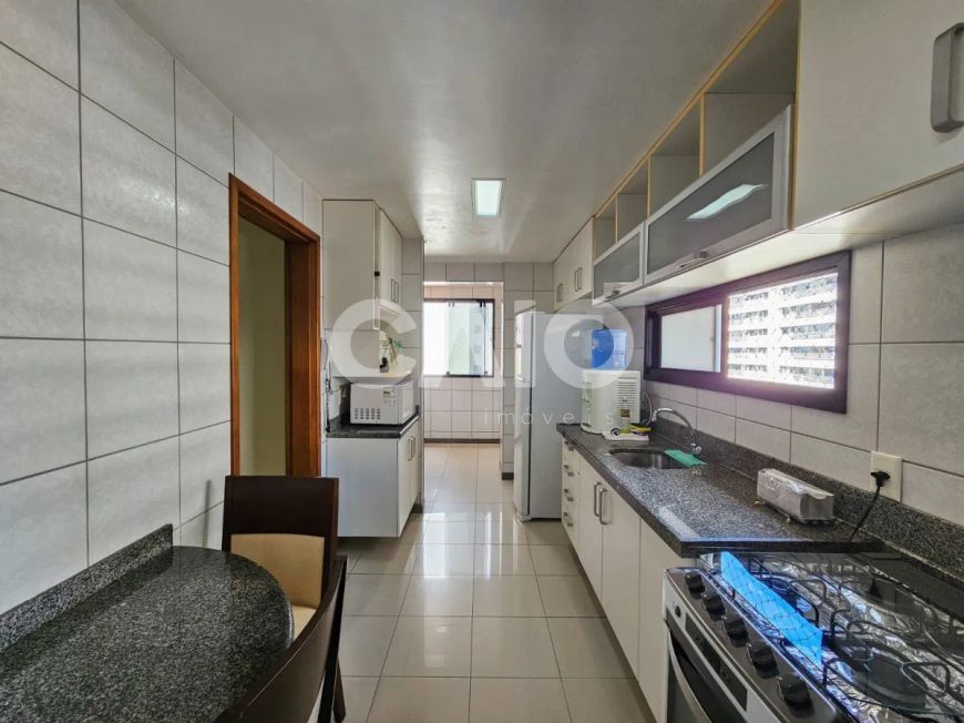 Apartamento no condomínio Terra de Santa Cruz