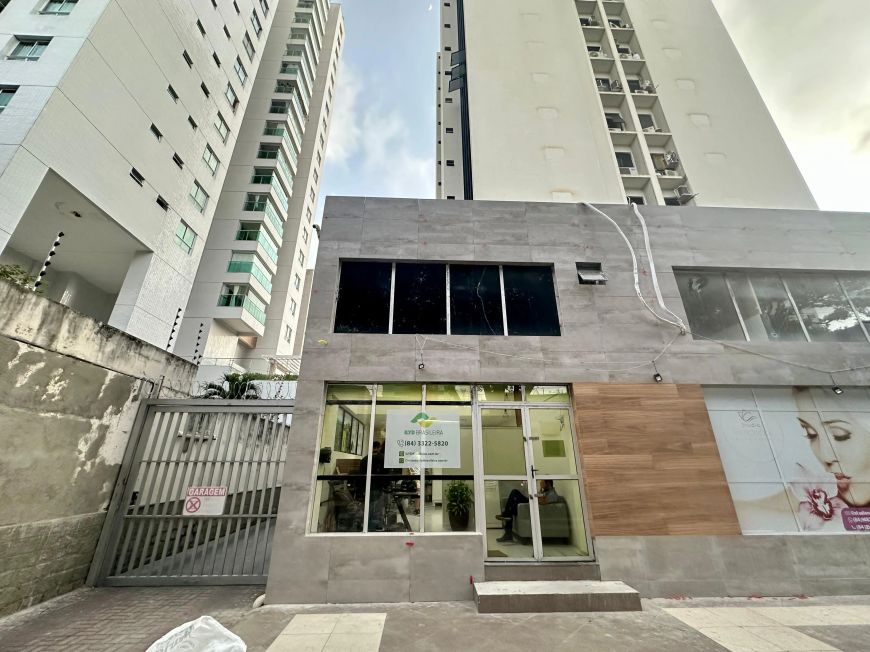 Centro comercial para aluguel possui 76 metros quadrados com 2 quartos em Tirol - Natal - RN