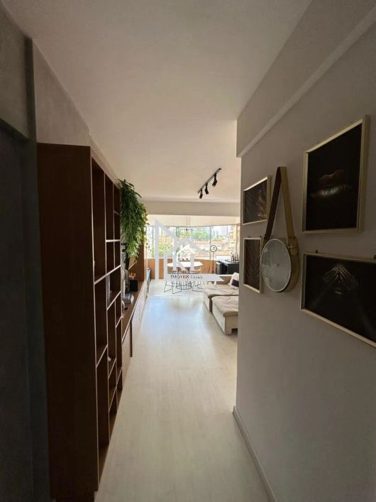 Vendo apto reformado no Barro Vermelho, 3/4 (suíte), dependência - Ed Edinor Avelino