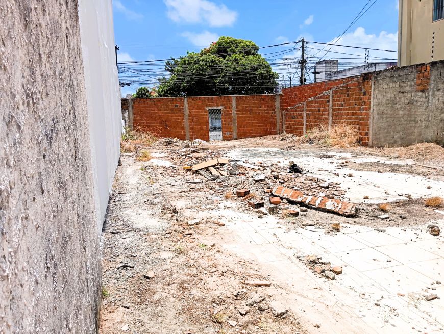 INVISTA NO SEU FUTURO: Terreno Perfeito para Seu Projeto dos Sonhos!