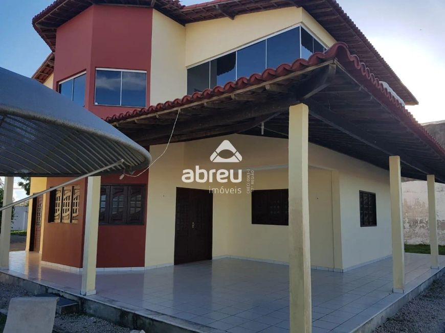 Ótima casa no bairro Pitimbú.