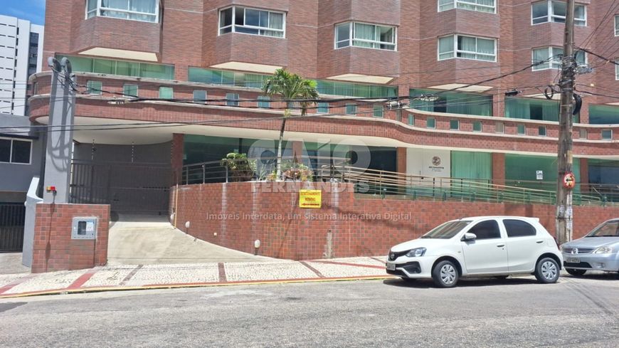 Loja no Interatlântico Residence