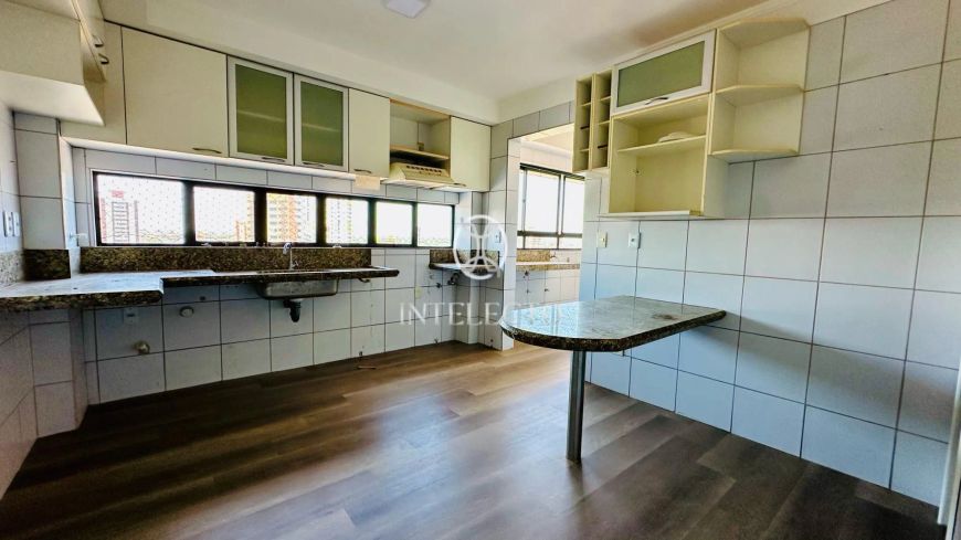 Vendo apartamento 3 suítes Tirol