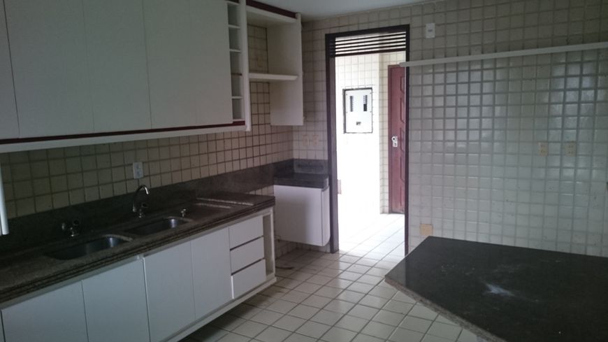 Apartamento para venda possui 223 metros quadrados com 4 quartos