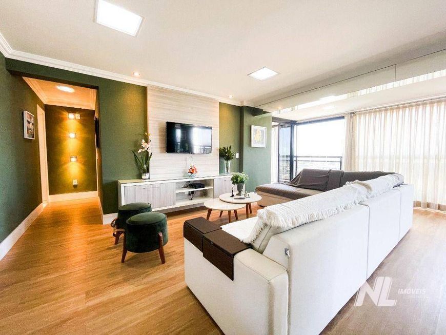 Apartamento em Lagoa Nova com 165m², andar alto, 4 quartos, 3 vagas